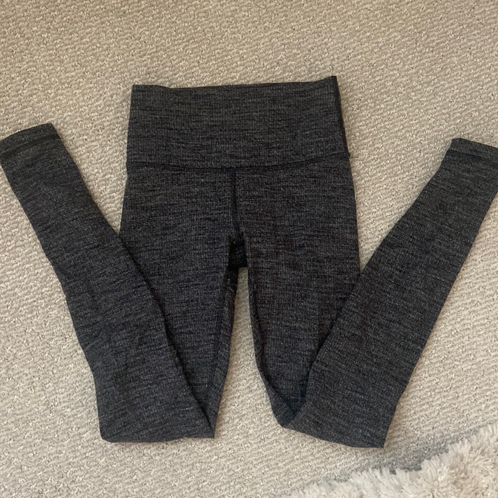 Wunder under grey lululemon leggings